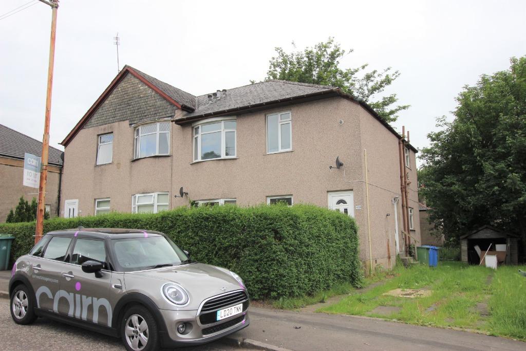 Gladsmuir Road, Cardonald, Glasgow, G52 3 bed flat £675 pcm (£156 pw)