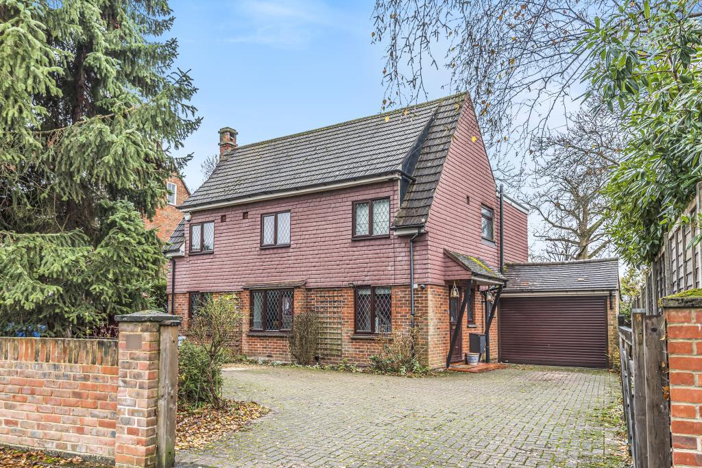 Farnborough, Hampshire, GU14 4 bed detached house for sale £700,000