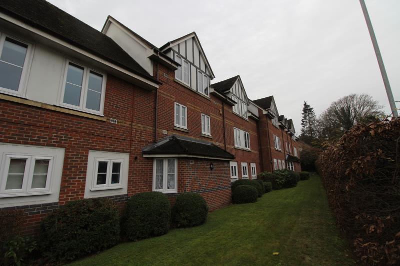 Tabors Court, Shenfield Road, Brentwood, Essex, CM15 8JF 2 bed apartment £1,295 pcm (£299 pw)