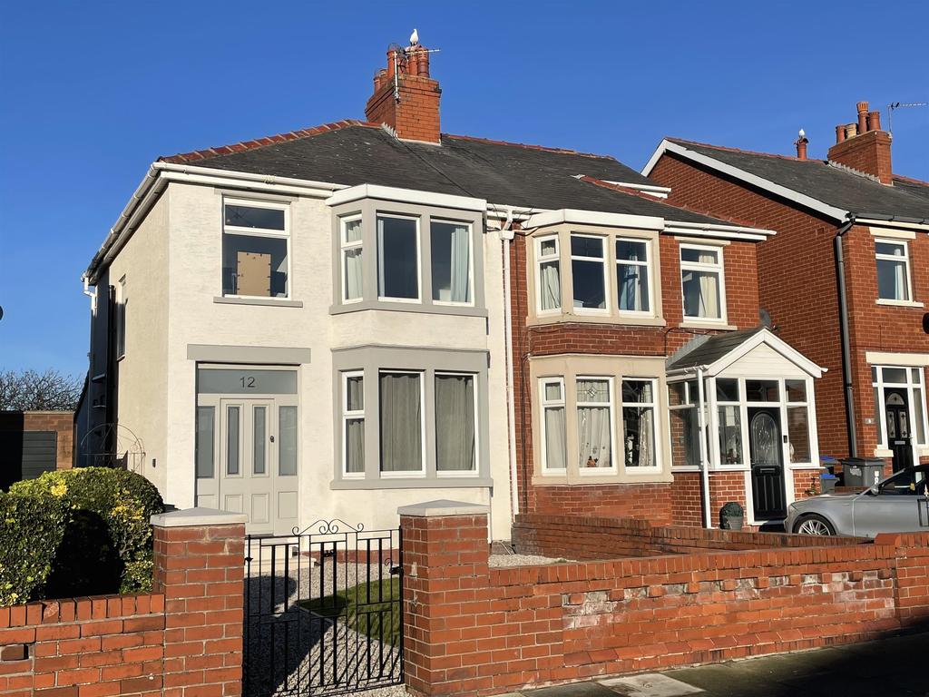 Albany Avenue, Blackpool, FY4 1QB 3 bed semidetached house £189,950