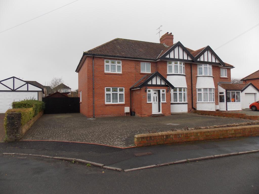 Chestnut Walk, Saltford, Bristol BS31 4 bed semidetached house to rent