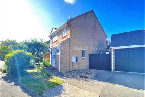 3 bedroom house to rent, Oakley Avenue, Rayleigh