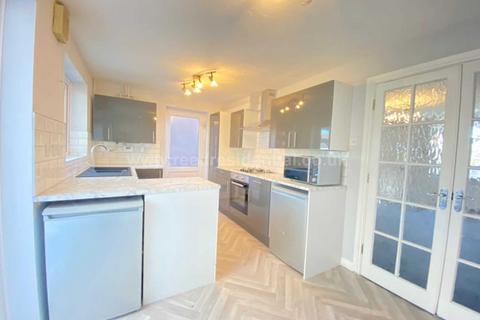 3 bedroom house to rent, Oakley Avenue, Rayleigh