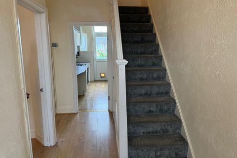 3 bedroom terraced house to rent, IG4 5DB