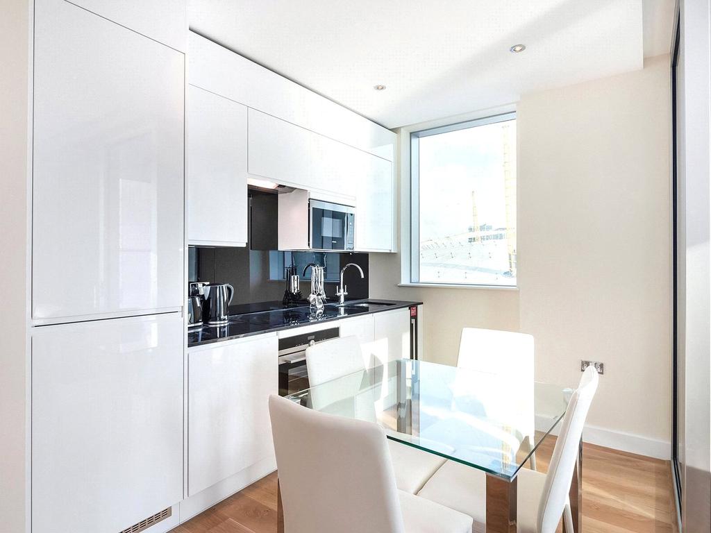 Arora Tower, 2 Waterview Drive, SE10 2 bed apartment - £2,167 pcm (£500 pw)