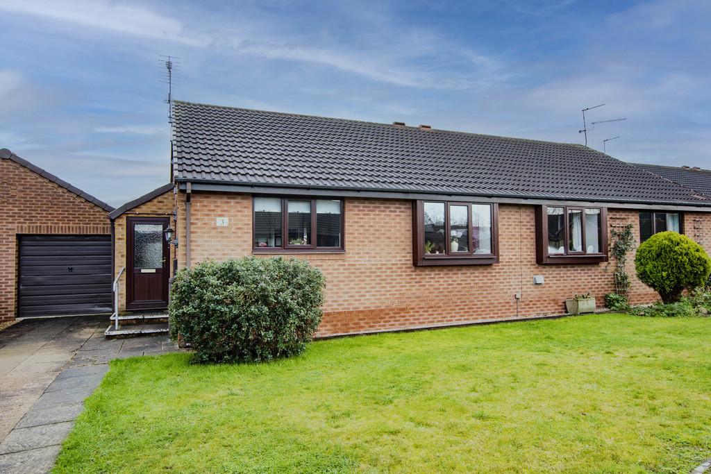 Redforde Park Drive, Retford 2 bed semidetached bungalow £160,000
