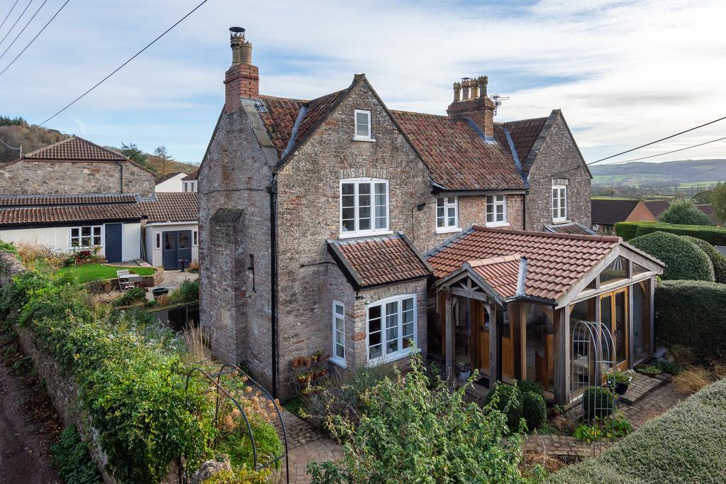 Charming cottage in Wrington 3 bed cottage £500,000