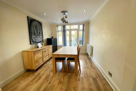 6 Arnold Grove, Shirley, Solihull, B90 3JR