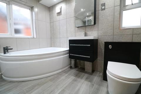 6 Arnold Grove, Shirley, Solihull, B90 3JR