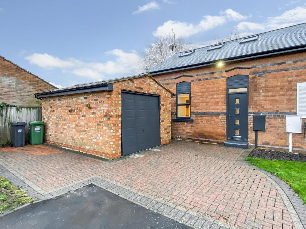 South View, Hampton Magna, Warwick 2 bed semidetached house £300,000