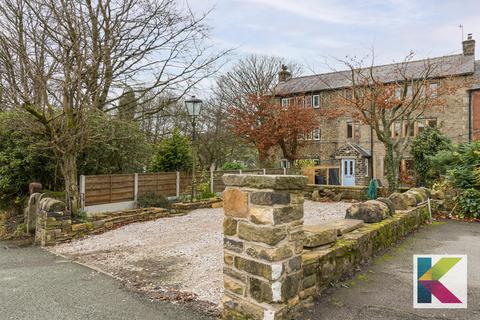 117 Delph Lane, Delph, Oldham, OL3 5UT