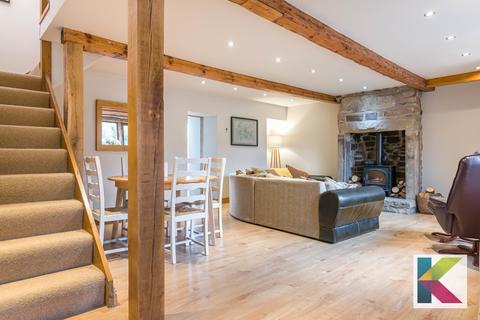 117 Delph Lane, Delph, Oldham, OL3 5UT