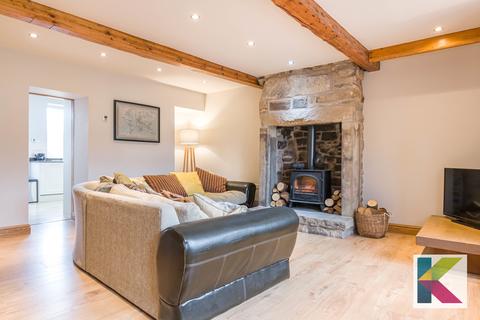 117 Delph Lane, Delph, Oldham, OL3 5UT