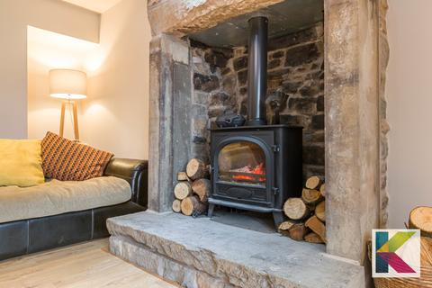 117 Delph Lane, Delph, Oldham, OL3 5UT
