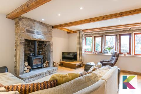 117 Delph Lane, Delph, Oldham, OL3 5UT