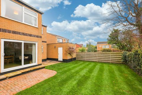7 Causeway Glade, Sheffield, S17 3EZ