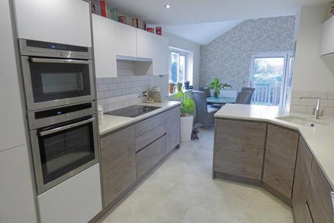 16 Barn Road, Broadstone, BH18 8NH