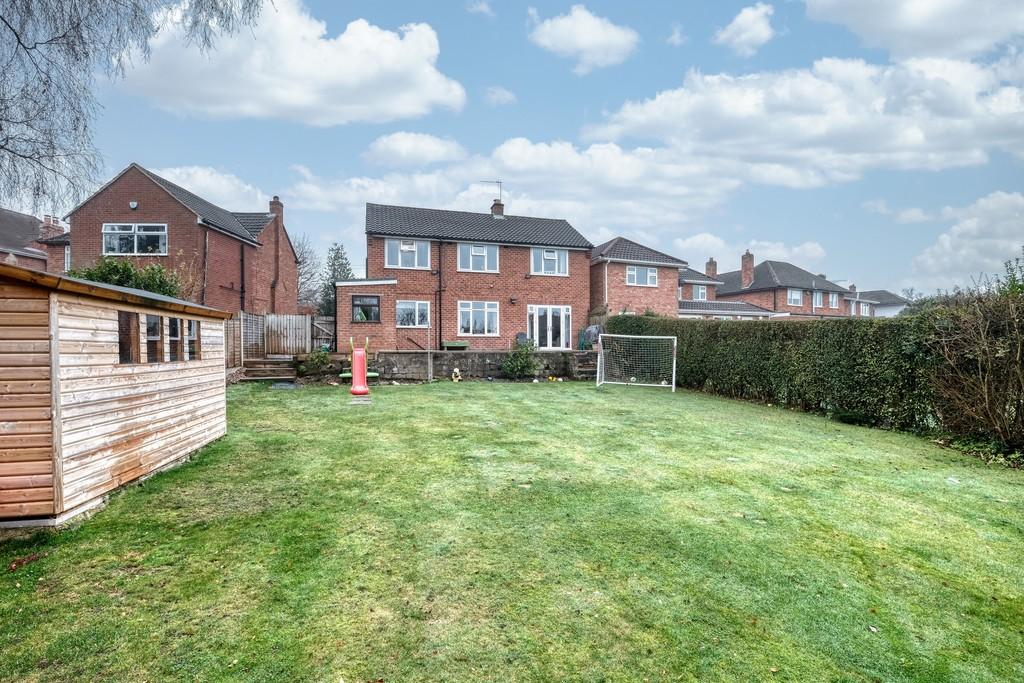 Hazelton Road, Marlbrook, Bromsgrove, B61 0JG 3 bed detached house £