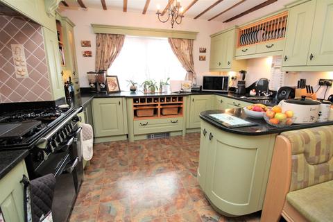 Eight Ash Farm Halstead Road, Eight Ash Green, Colchester, CO6 3QH