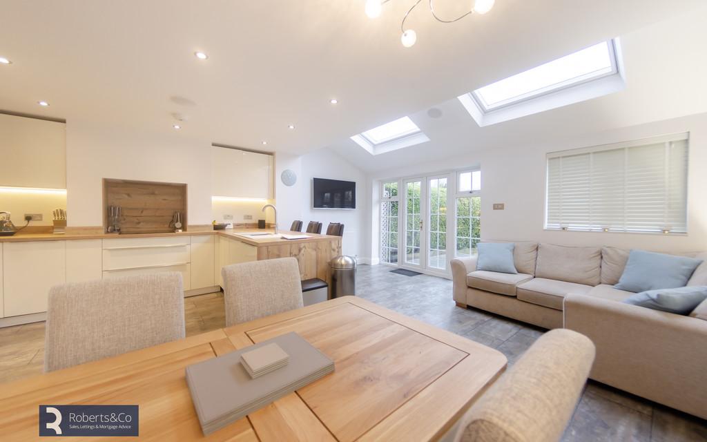 Central Drive, Penwortham 3 bed semidetached house £240,000