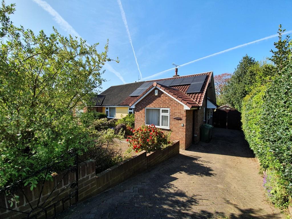 Siddington Avenue, Leftwich, Northwich 2 bed semidetached bungalow £