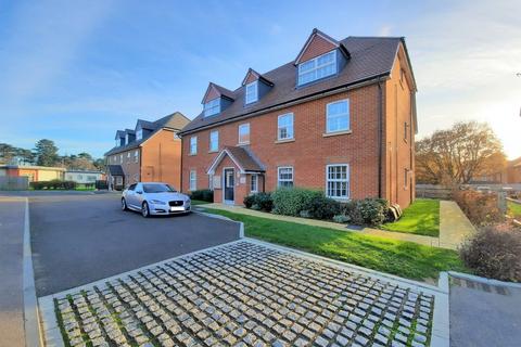 Flat 5, 4 Gloucester Drive, Sarisbury Green, Southampton, SO31 7PF