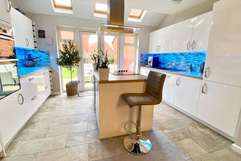 16 Millers Grove, Woodley, Reading, RG5 4AF