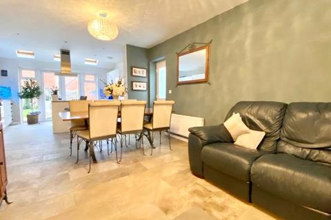 16 Millers Grove, Woodley, Reading, RG5 4AF