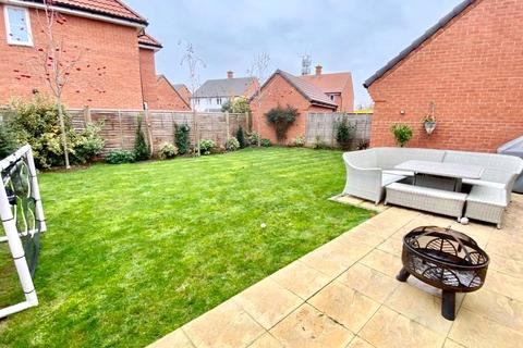 16 Millers Grove, Woodley, Reading, RG5 4AF