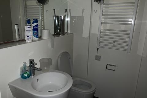 2 bedroom terraced house to rent, Laburnum Street, Salford