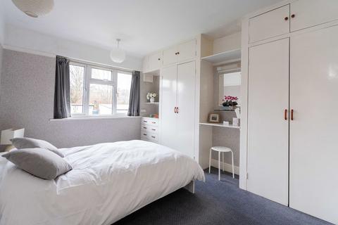 29 Parkway, Dorking, RH4 1EX