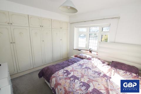 3 bedroom detached bungalow to rent - Pettits Lane, Romford