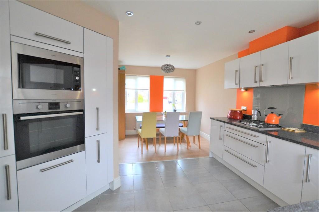 Elm Crescent, Birtley, ChesterLeStreet 3 bed semidetached house £