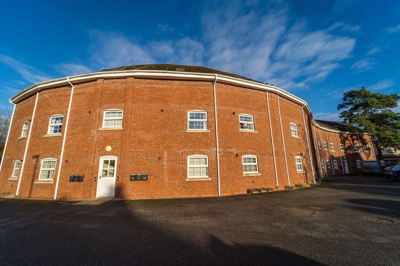 Dam Mill Close, Wolverhampton 2 bed apartment £550 pcm (£127 pw)