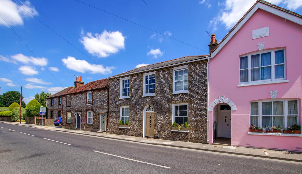 St Pauls Road, Chichester 3 bed terraced house £1,395 pcm (£322 pw)