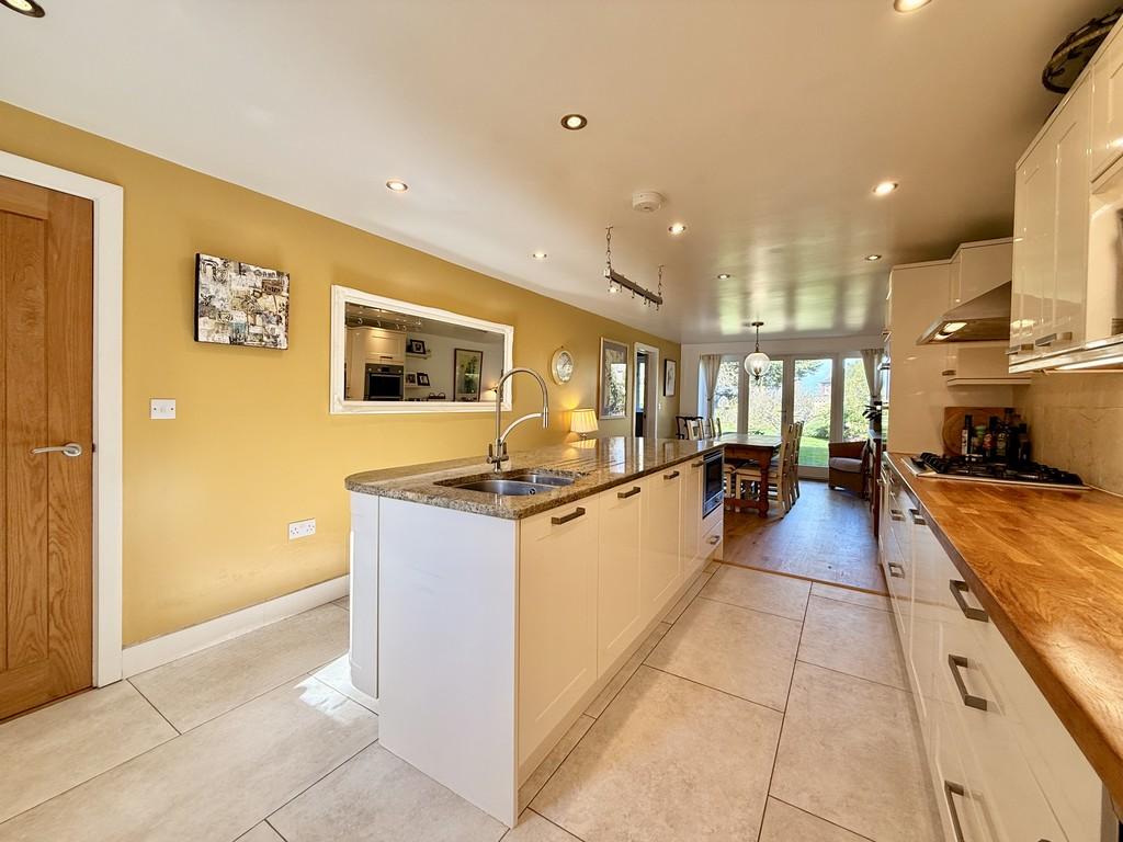 Kitchen/Dining Area