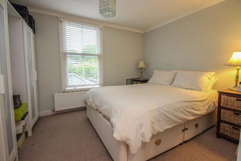5 Elm Road, Claygate, Esher, KT10 0EH