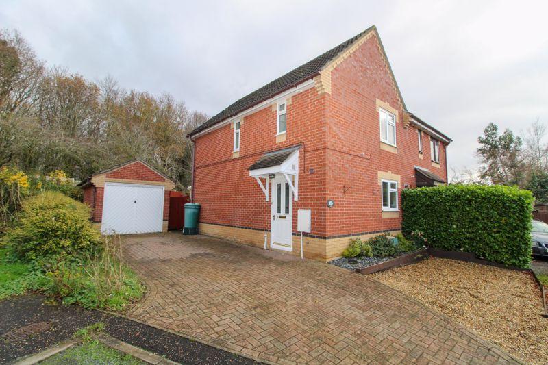 Edrich Way, Chapel Break, Norwich 3 bed semidetached house £215,000