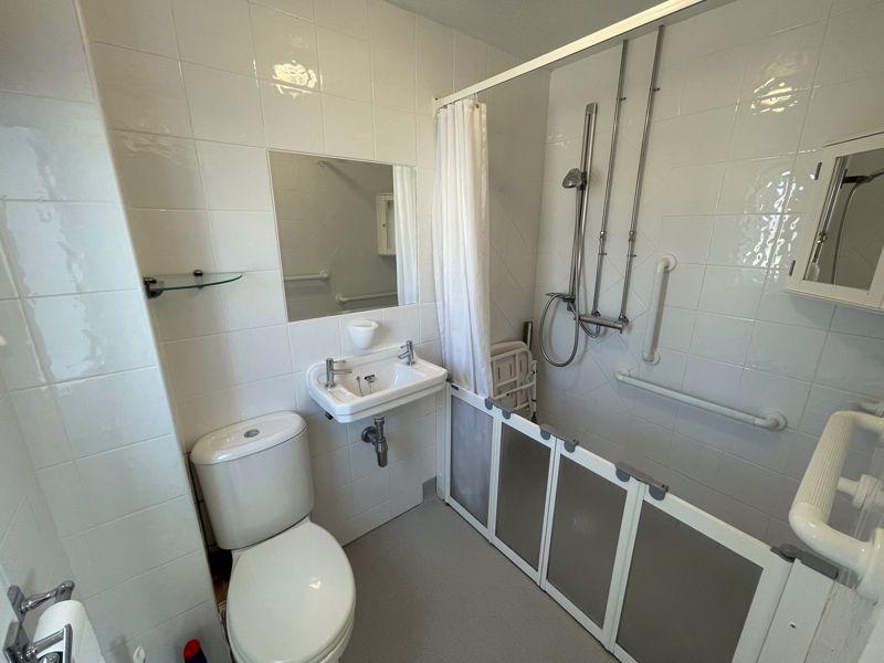 Shower Room /...