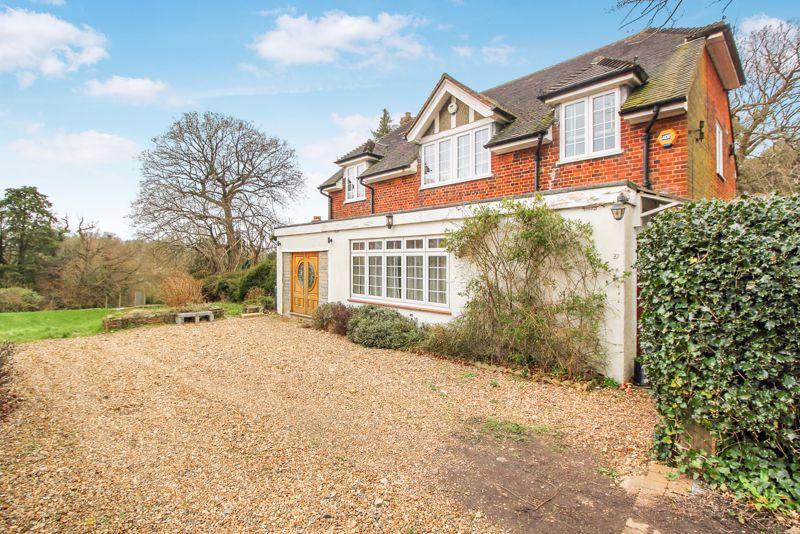 TORWOOD LANE, WHYTELEAFE 3 bed detached house £600,000