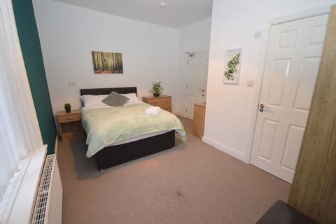 1 bedroom in a house share to rent, Park Road, Widnes