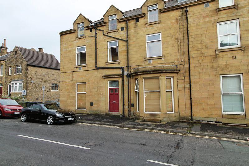 Wentworth Street, Huddersfield, HD1 2 bed apartment £350 pcm (£81 pw)
