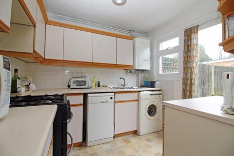42 Nicola Close, South Croydon, CR2 6NB