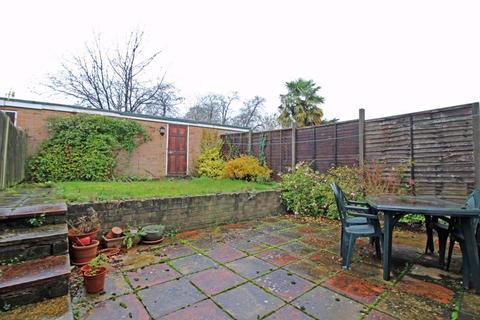 42 Nicola Close, South Croydon, CR2 6NB