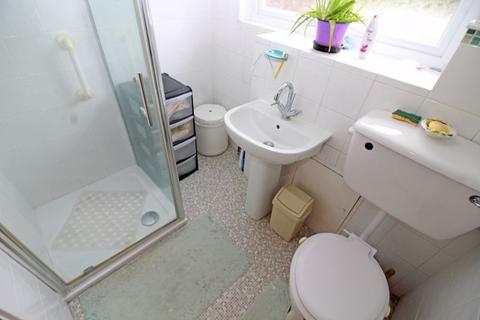 42 Nicola Close, South Croydon, CR2 6NB