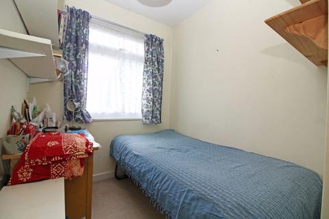 42 Nicola Close, South Croydon, CR2 6NB
