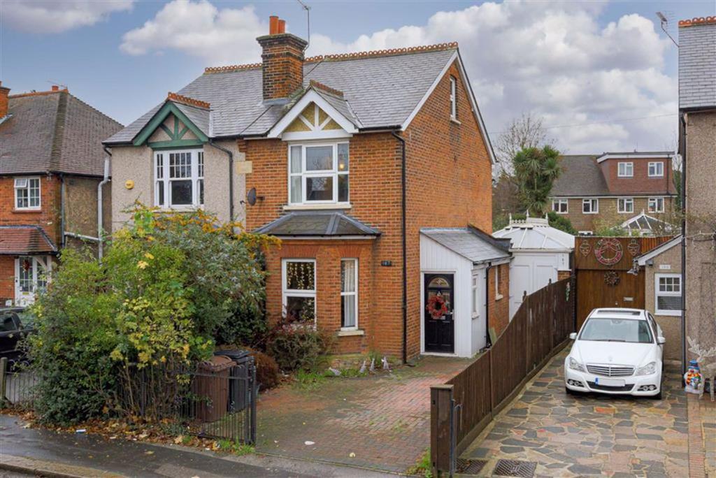 Hook Road, Epsom, Surrey 3 bed semidetached house £575,000