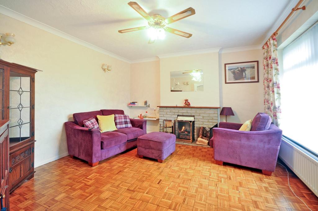 Walton Gardens, Hutton, Brentwood, CM13 3 bed bungalow £500,000