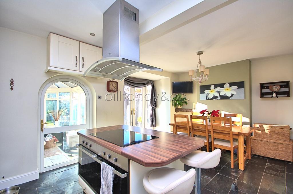 Highfields Road, Chasetown, Burntwood, WS7 4 bed semidetached house £320,000