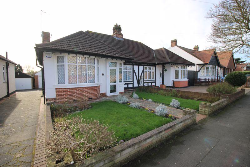 Cranston Park Avenue, Upminster 3 bed semidetached bungalow £500,000
